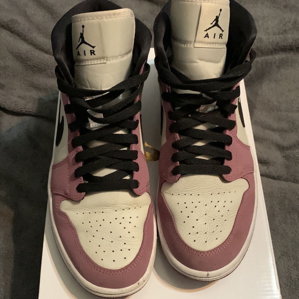 Womens Air Jordan 1 mid - Picture 2 of 6